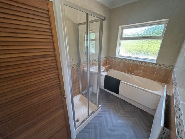 Bathroom of a 3 bedroom bungalow available for rent located on Whalley Road in Langho with The Lettings Cloud
